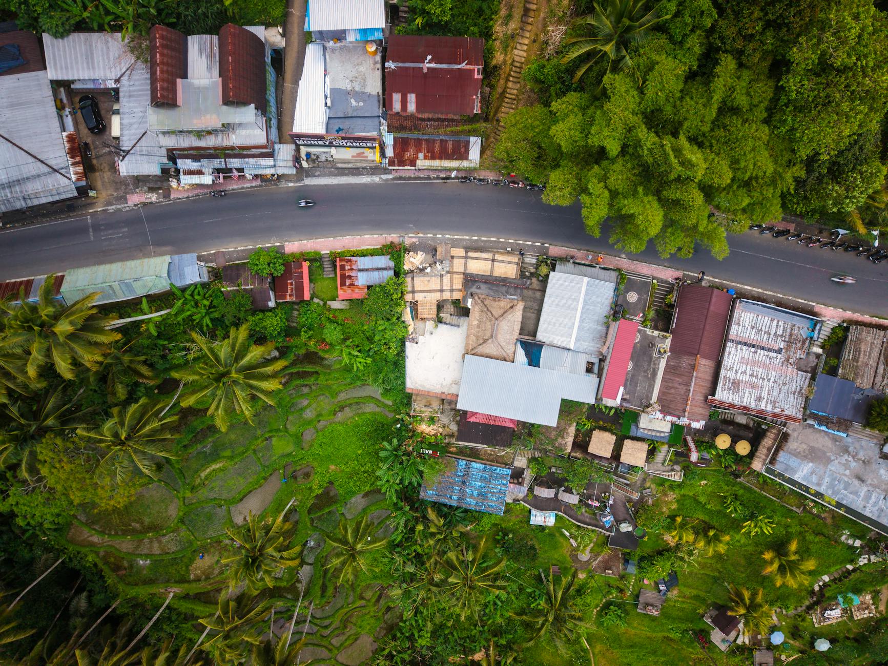 Mobil sewaan di Bali melalui Traveloka, nyaman untuk liburan dan eksplorasi pulau tropis