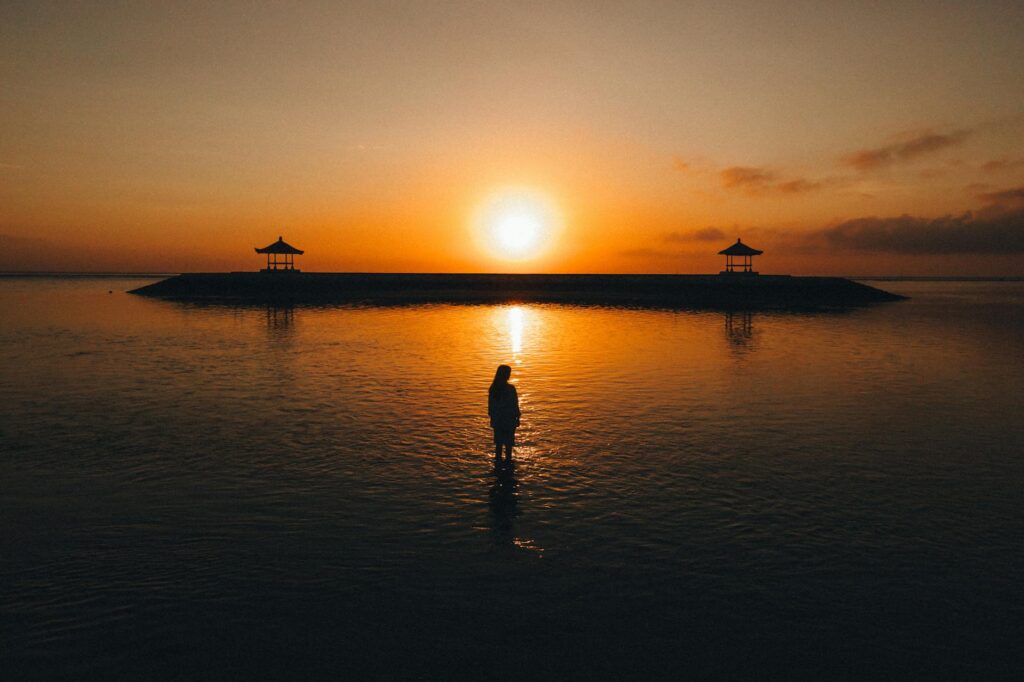 Sewa mobil nyaman di Sanur, Bali, untuk eksplorasi pantai dan budaya dengan layanan terpercaya.