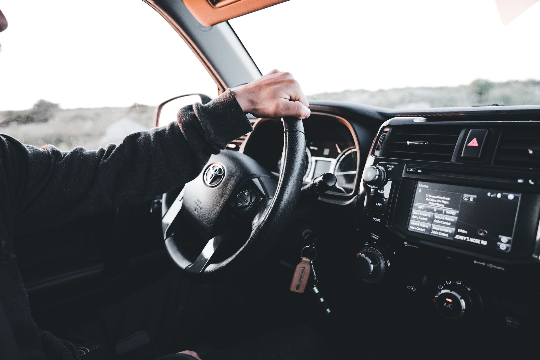 Rental mobil manual di Bali dengan harga terjangkau, layanan cepat, dan pilihan kendaraan terbaru